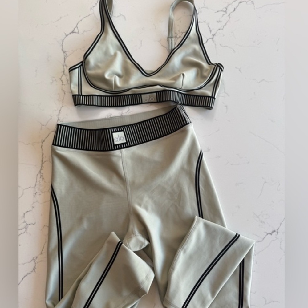 ALO Airlift Line Up Bra and Legging Set Limestone